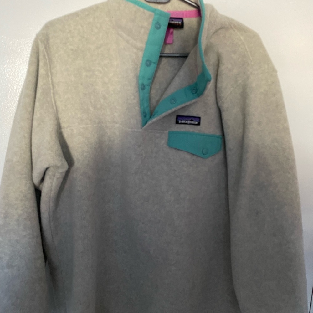 Patagonia fleece pullover size large. Never worn